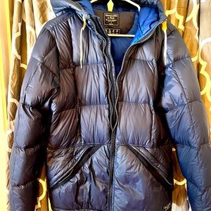 Unisex Abercrombie & Fitch puffer jacket size small